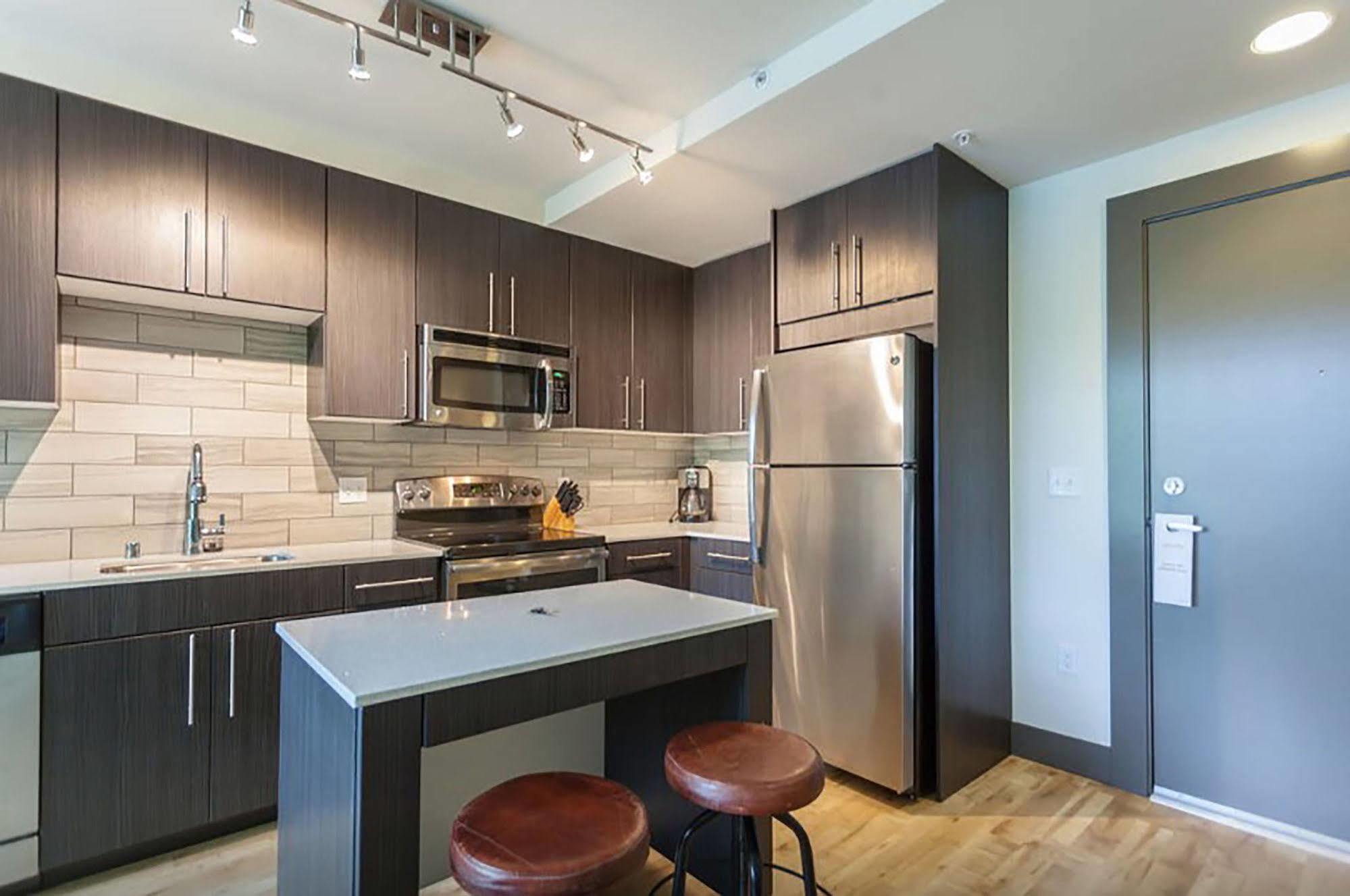 Belltown Waterfront Suites By Barsala Сиатъл Екстериор снимка