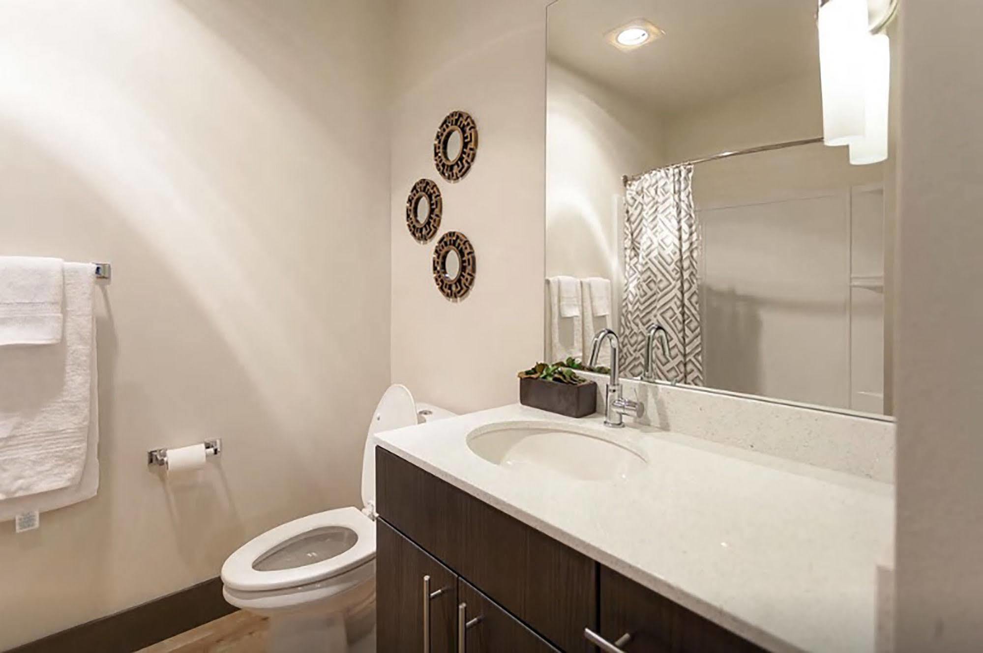Belltown Waterfront Suites By Barsala Сиатъл Екстериор снимка