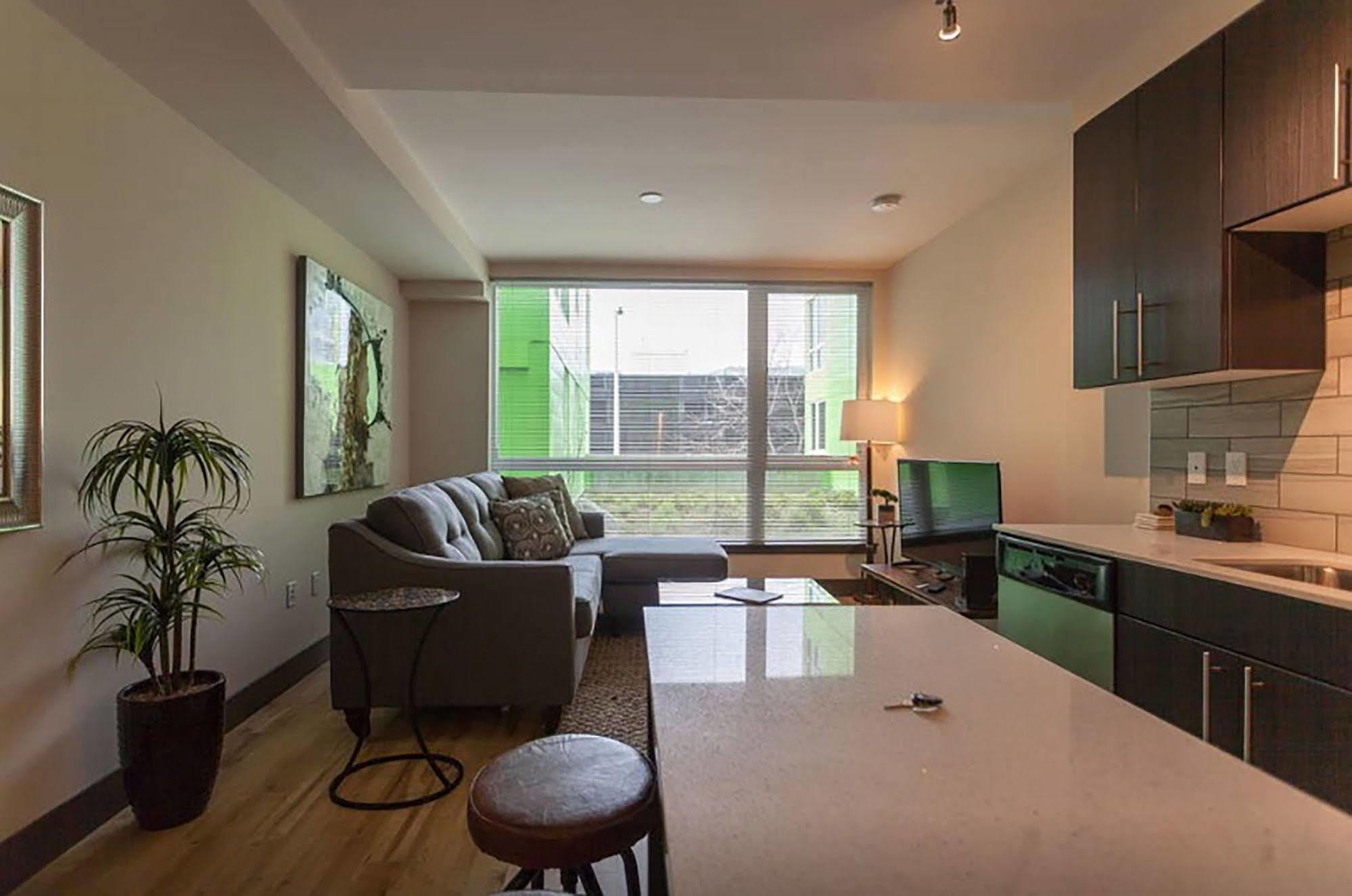 Belltown Waterfront Suites By Barsala Сиатъл Екстериор снимка