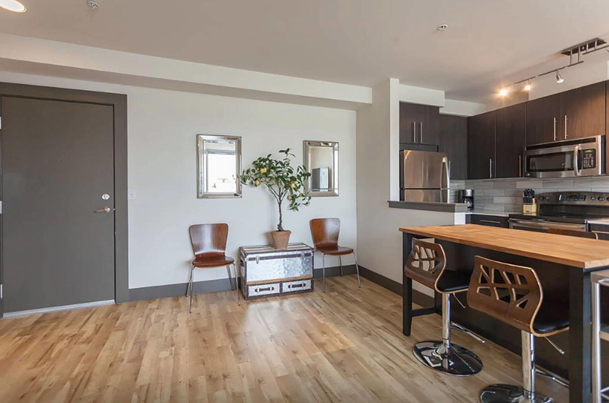 Belltown Waterfront Suites By Barsala Сиатъл Екстериор снимка