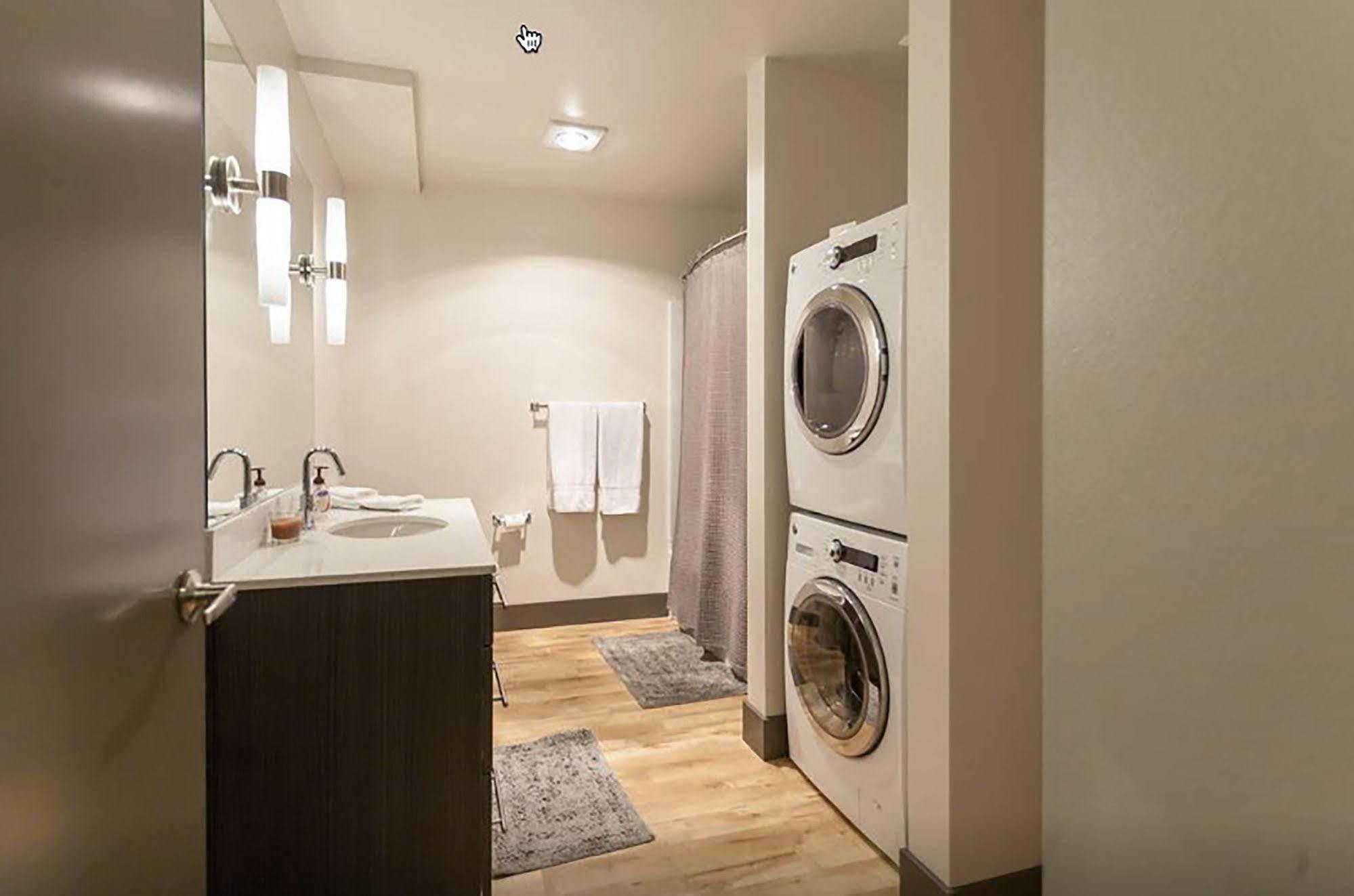 Belltown Waterfront Suites By Barsala Сиатъл Екстериор снимка