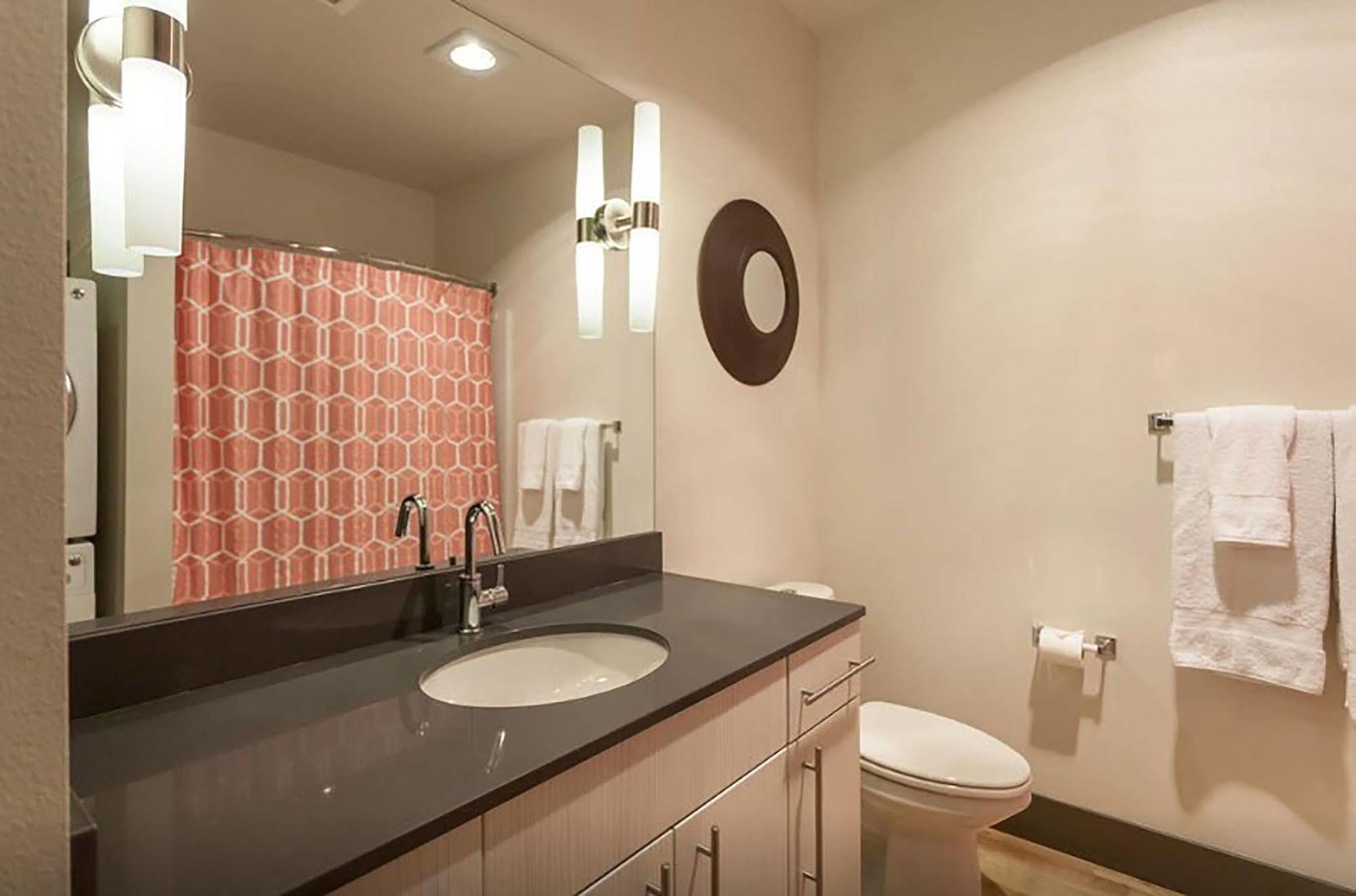 Belltown Waterfront Suites By Barsala Сиатъл Екстериор снимка